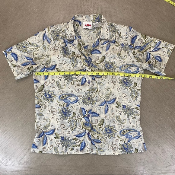 Alia Petite Women’s Hawaiian Floral Paisley Print Button Up Short Sleeve Shirt 8 - Picture 4 of 10